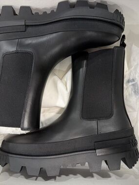 Moncler Coralyne Black Leather Lug-Sole Chelsea Boots 38 w/ Box